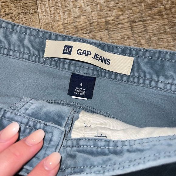 GAP 🥳 2/$15 OR 3/$20 🥳 Skirt - Picture 4 of 5